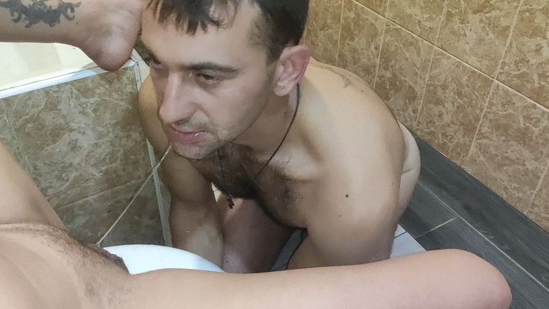 DirtyLubov: Jilat memek di kamar mandi