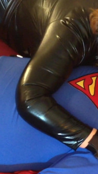 Bà già catwoman bú cu của siêu nhân!