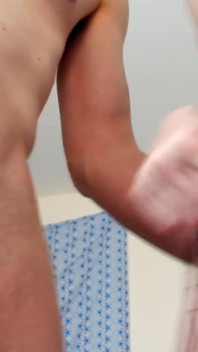 Mon copain et moi utilisons ton gode ceinture, entraînement à la pipe