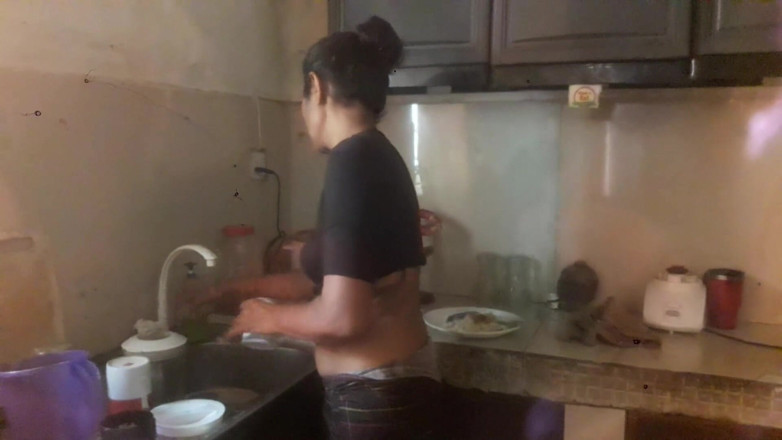 Tina Baby: Pembantu rumah adalah perempuan jalang guna percuma saya semasa isteri...