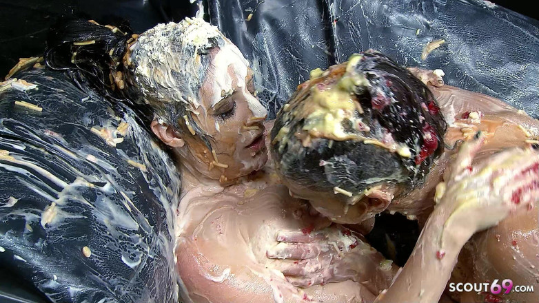 Full porn collection: Латина тінка розмазає найкращого друга тортом і мастурбує свою пизду