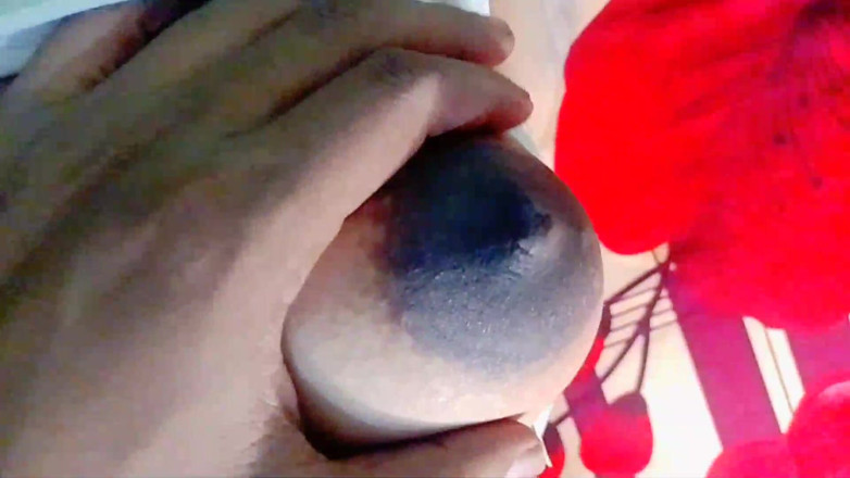 Nelufa: Une bhabhi desi baise avec son mari