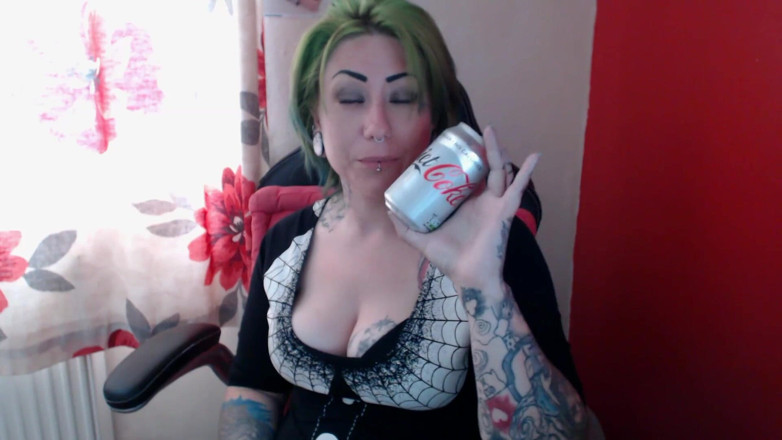 Tattooed Milfy Mama: Arrotos bobos