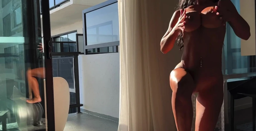 Miss Lexa: Wifi la hotel este garbage am încercat să vă trimit video...