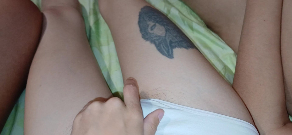 Lesbian-candys: Drei perverse lehrer schleichen sich aus der arbeit, um sex...