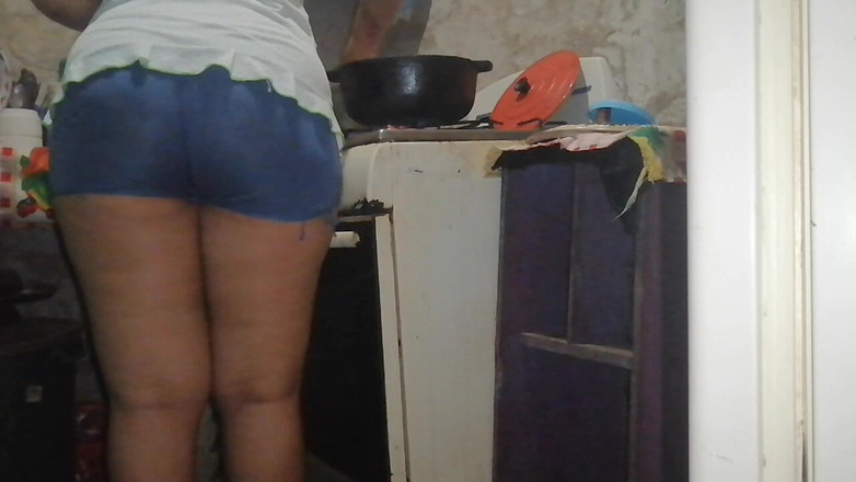 Sexysweet0455: Estoy tan cachonda que voy a mi habitación y termina...