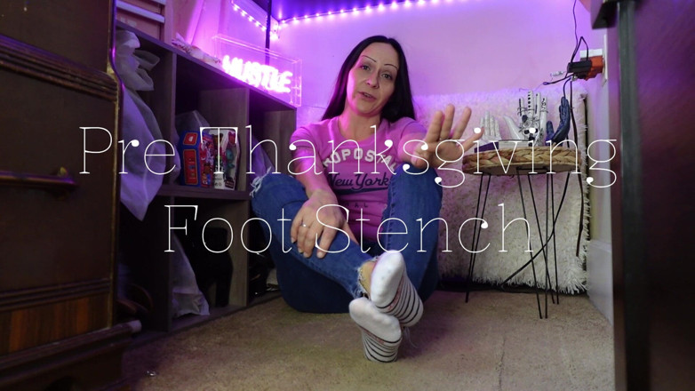 Raven Willow: Feet Vs Thanksgiving Prep