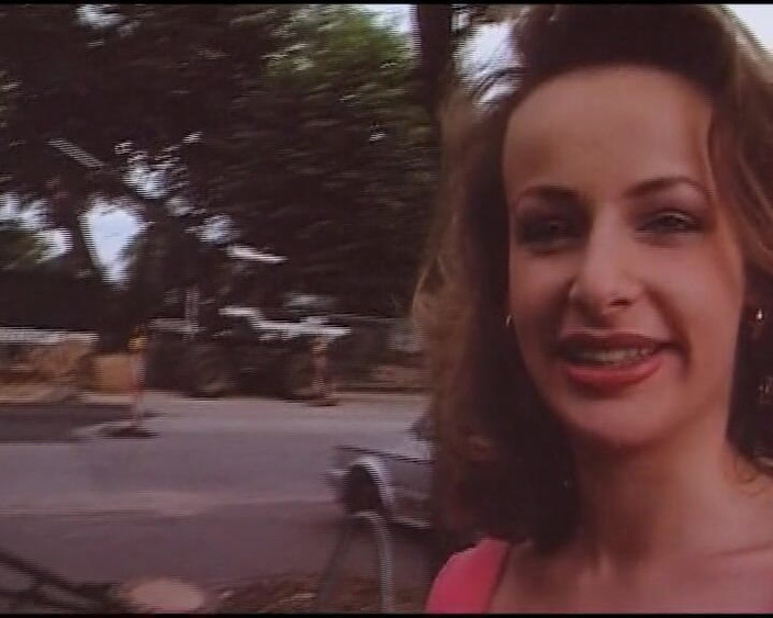 Deutsche XXX Filme: Niemiecka modelka pokazuje swoje idealne naturalne ciało podczas castingu