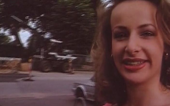 Deutsche XXX Filme: Alman model oyuncu seçmelerinde mükemmel doğal vücudunu gösteriyor
