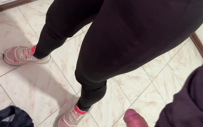 Crisanto999: Můj nevlastní bratranec přišel, když tam nikdo nebyl a my...