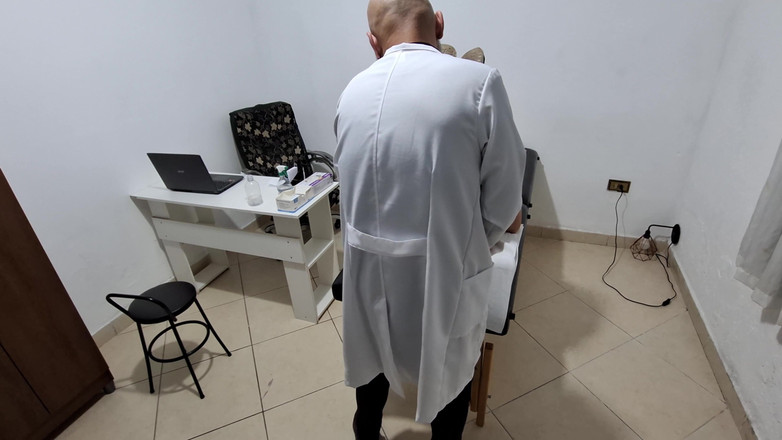 Victor SweetCoupleStories: Un examen anal doit être bien fait.