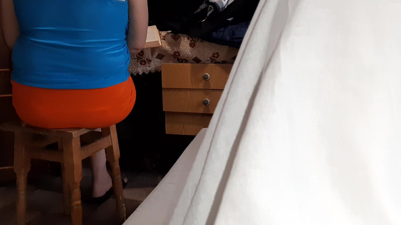 Lesbian-candys: 隣人がレポートを書いている間に、彼女の彼女が私を誘惑し、同時にイッた