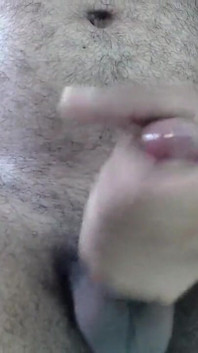 Brincando com pau atira esperma