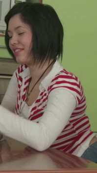 一个梦中的年轻西伯利亚女孩在她柔软完美的屁股上猛烈地操着