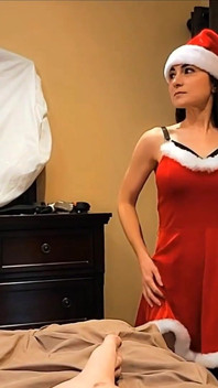 Amateur milf da mamada en primer plano y folla para navidad