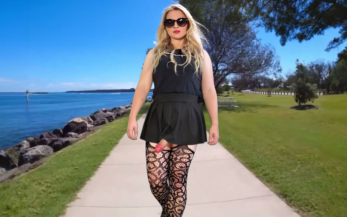 Lucas Nathan King: ミニスカートのモンスターコックニューハーフが点滅