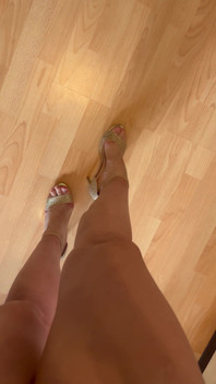 POV: Звуки ходьбы на бежевых высоких каблуках