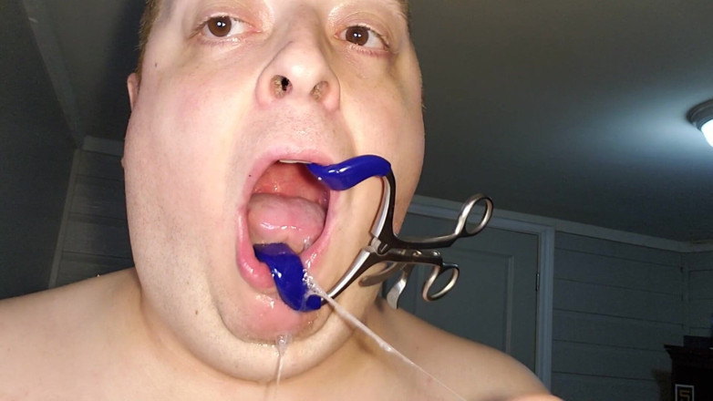 Charlieboy69: Mouth Spreader adânc în gât 3 Vibrator imens cu pulă king