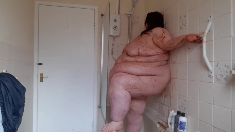 SSBBWLadyBrads: Ssbbw kropp täckt i chokladsås i dusch