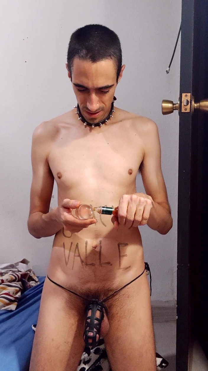 Slave Sparrow: Este escravo é ordenado a usar molho quente como lubrificante anal