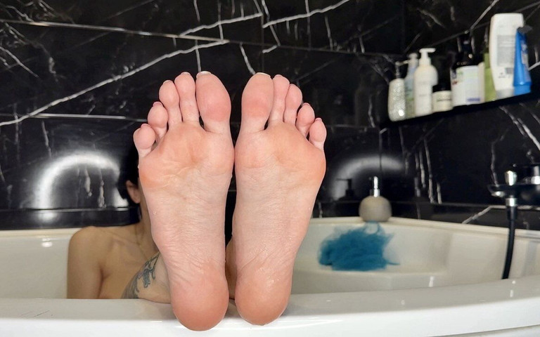 My Soft Soles in a Tub, Bare Feet with Long Toes, Wet Wrinkled Soles (Julia domaina) My Soft Soles in a Tub, Bare Feet with Long Toes, Wet Wrinkled Soles (Julia domaina)