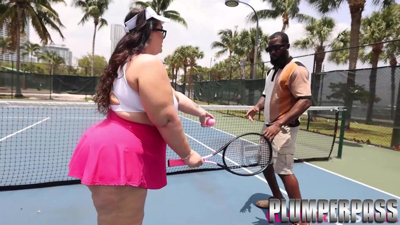 Plumper pass: Luna Lark, grosse et pulpeuse, prend des couilles de grosse...