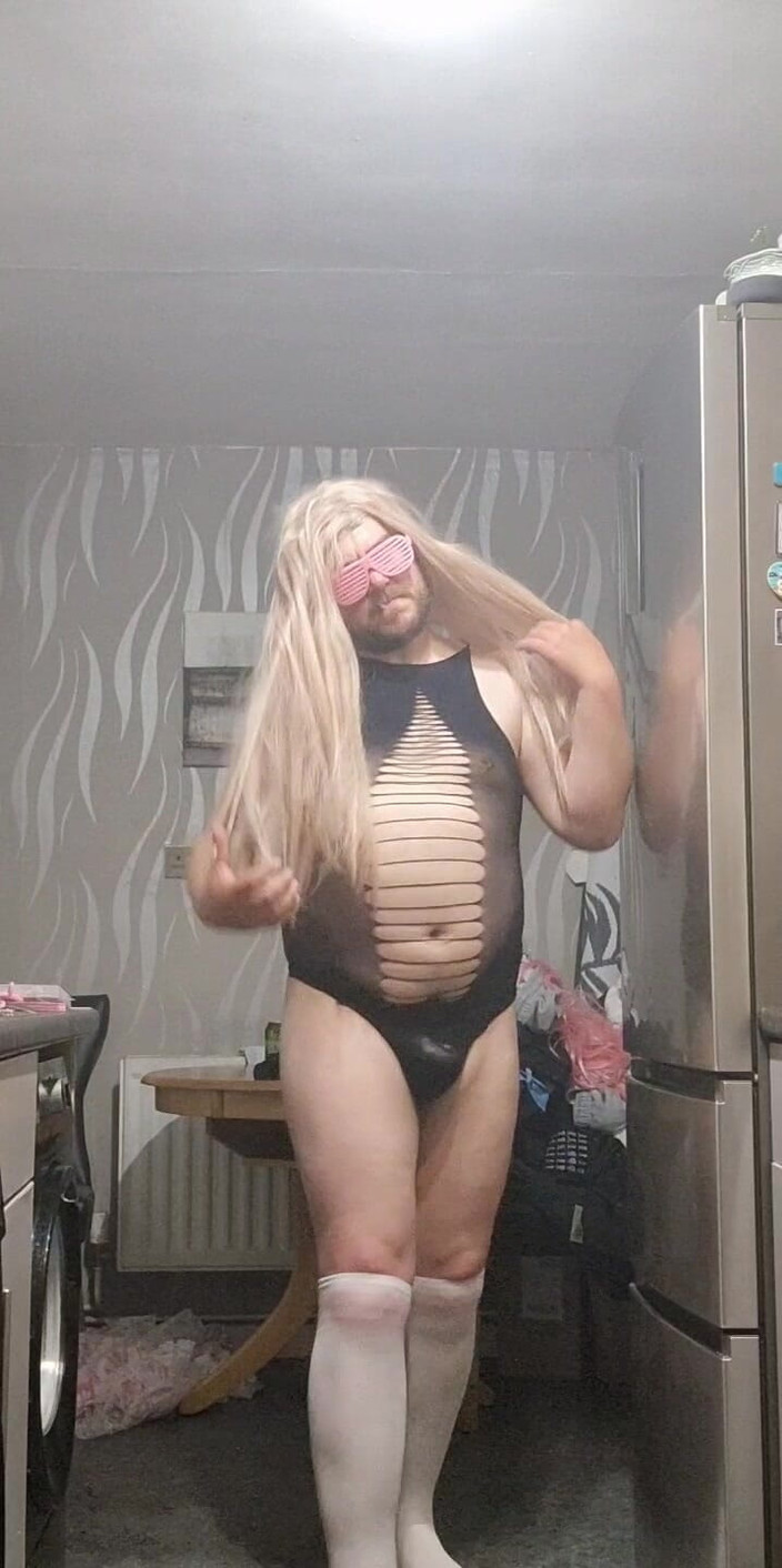 Tinychubman: Sexy Tiny Dick Sissy Alicia-sissy-smallz si užívá konečně.