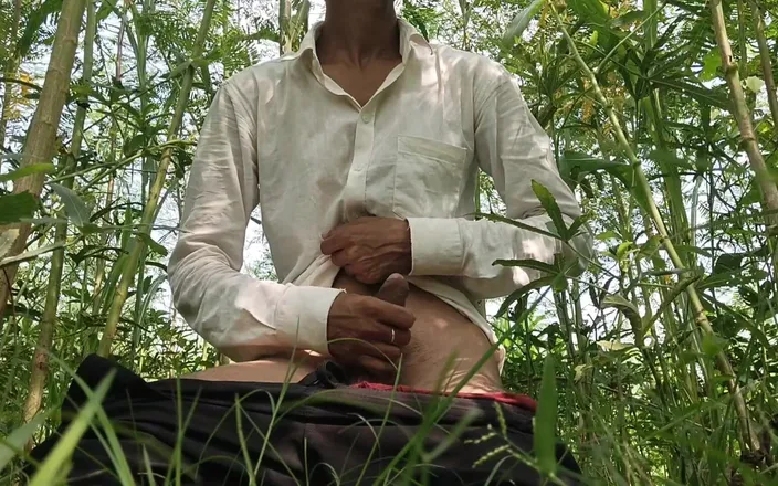 Desimast7: Big Cock Piss and Cumshot in Outdoor
