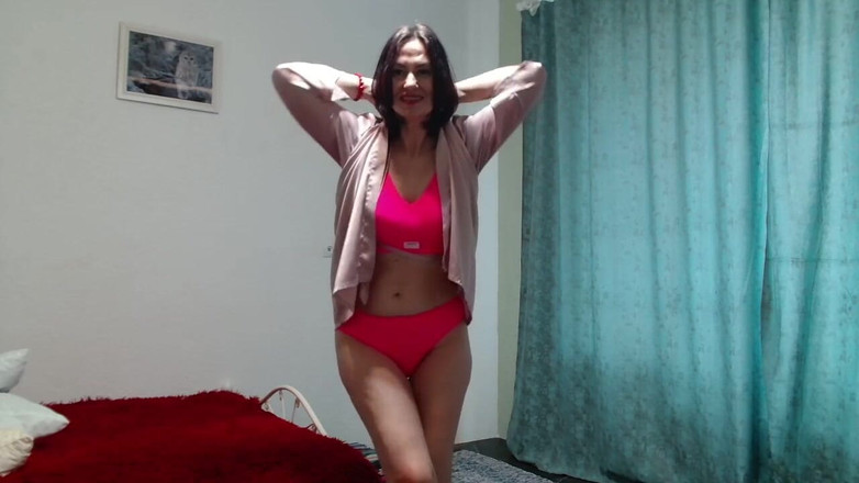 ANGELA_LADY: 操了她毛茸茸的阴户，向所有人展示一个湿润的小穴，她的双腿张开