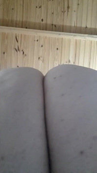 Sexy Riesin sitzt in deinem gesicht