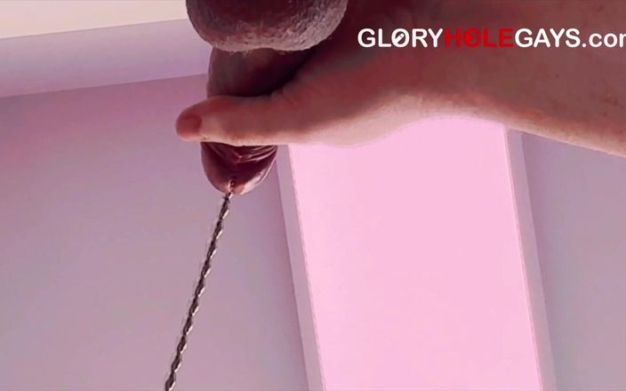 GLORYHOLEGAYS: Murid nakal 19 tahun lagi asik membunyikan manik-manik di gloryhole - muncrat...