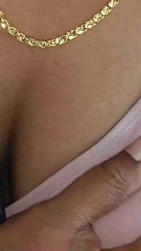 Moglie e amante sesso dal vivo - dietro le quinte della moglie infila le tette per l'amante della tentatrice