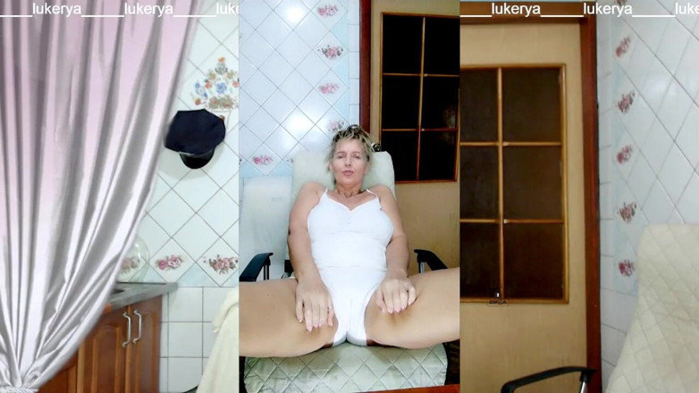 Lukerya: Les jambes fatiguées de La joyeuse Lukerya a très envie...