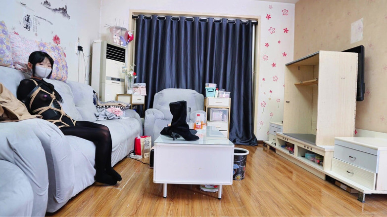 Bondage House: Pád vyšetřovatelky v černých punčochách