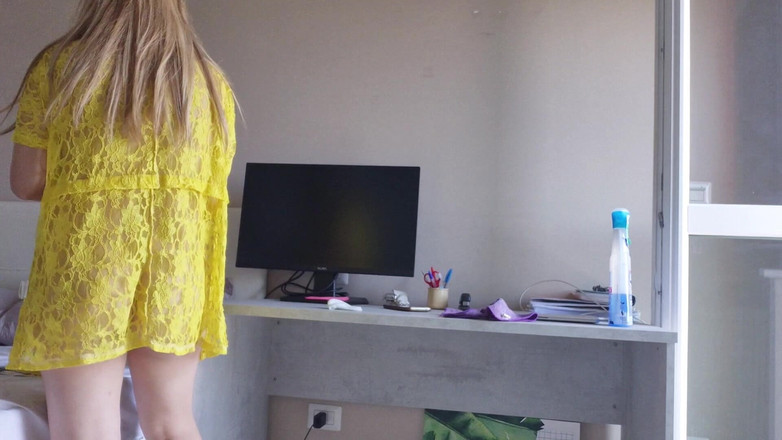 Mah Santos: Membersihkan meja tanpa seluar dalam