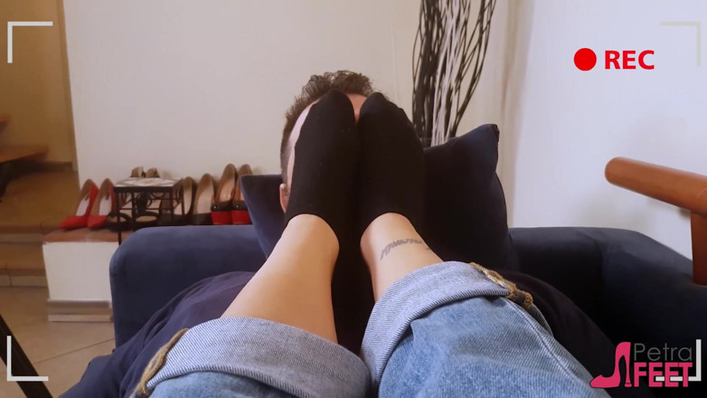 Foot Fetish HD: Nasty Petra puts her feet on his face