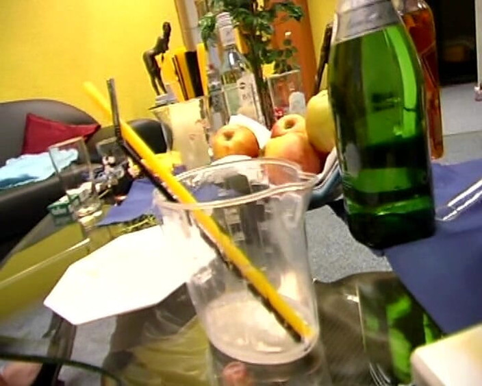 German amateur couples: Cette allemande coquine a réussi à sucer une bite lors d’une...