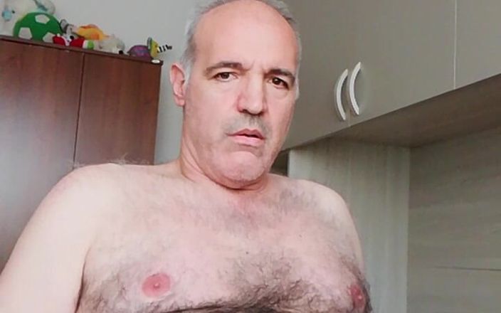 Setesesso7: Дрочка при просмотре порно-видео на Xh