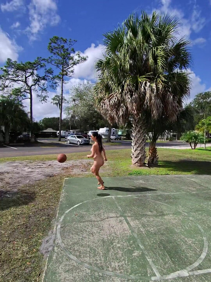 SweetButtocks: Nimic altceva decât Skin and Hoops