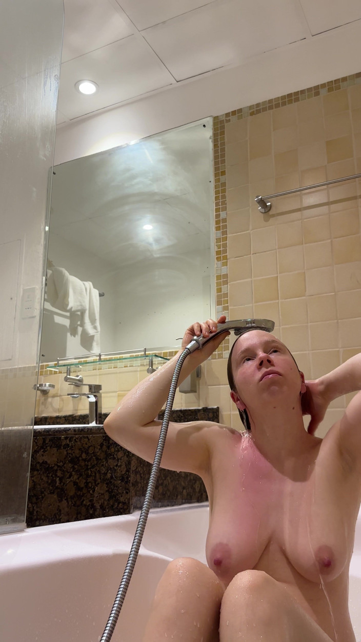 SweetLucy96: Fun in the Hotel Tube