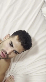 Hunk Cain de la Torre wordt geneukt door papa Chris Derimm
