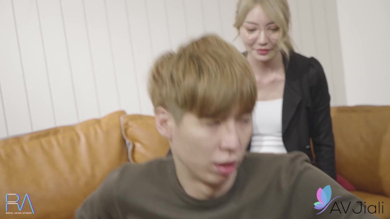 AV Jiali: 吴芳仪给她的学生足交