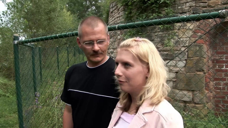 German Porn: Блондинка-бомба смокче член і жорстко катається на відкритому повітрі