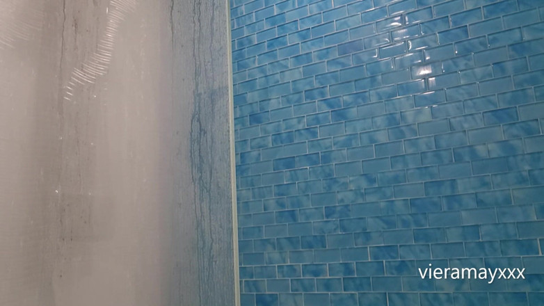 VieraMayXXX: Dampfende dusche mit Seife