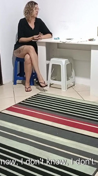 Il marito andò in debito e dovette scappare, lasciando la moglie per parlare allo Strozzino.