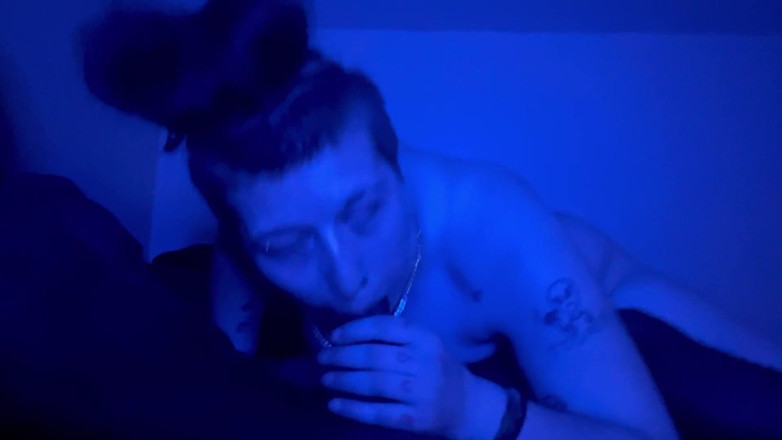 Thekookiejar: Sesso nella stanza blu, lei vuole succhiare il cazzo in...