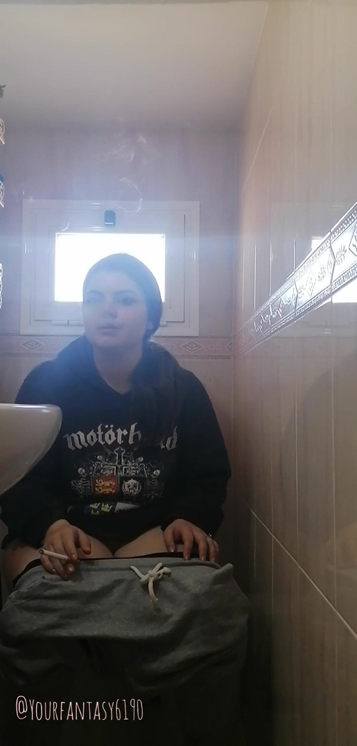 Your fantasy studio: Watcher on Toilet