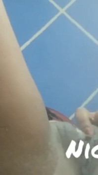 Fată neagră sexy care se masturbează