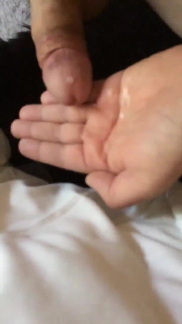 Kinky horny gay bois: Nur ein schwuler mann wichst sperma aus seinem penis