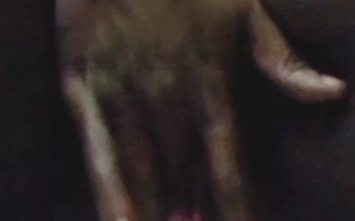 Me and my new slut: 흑인 늙은 새엄마는 화상 통화로 자위를 즐기세요